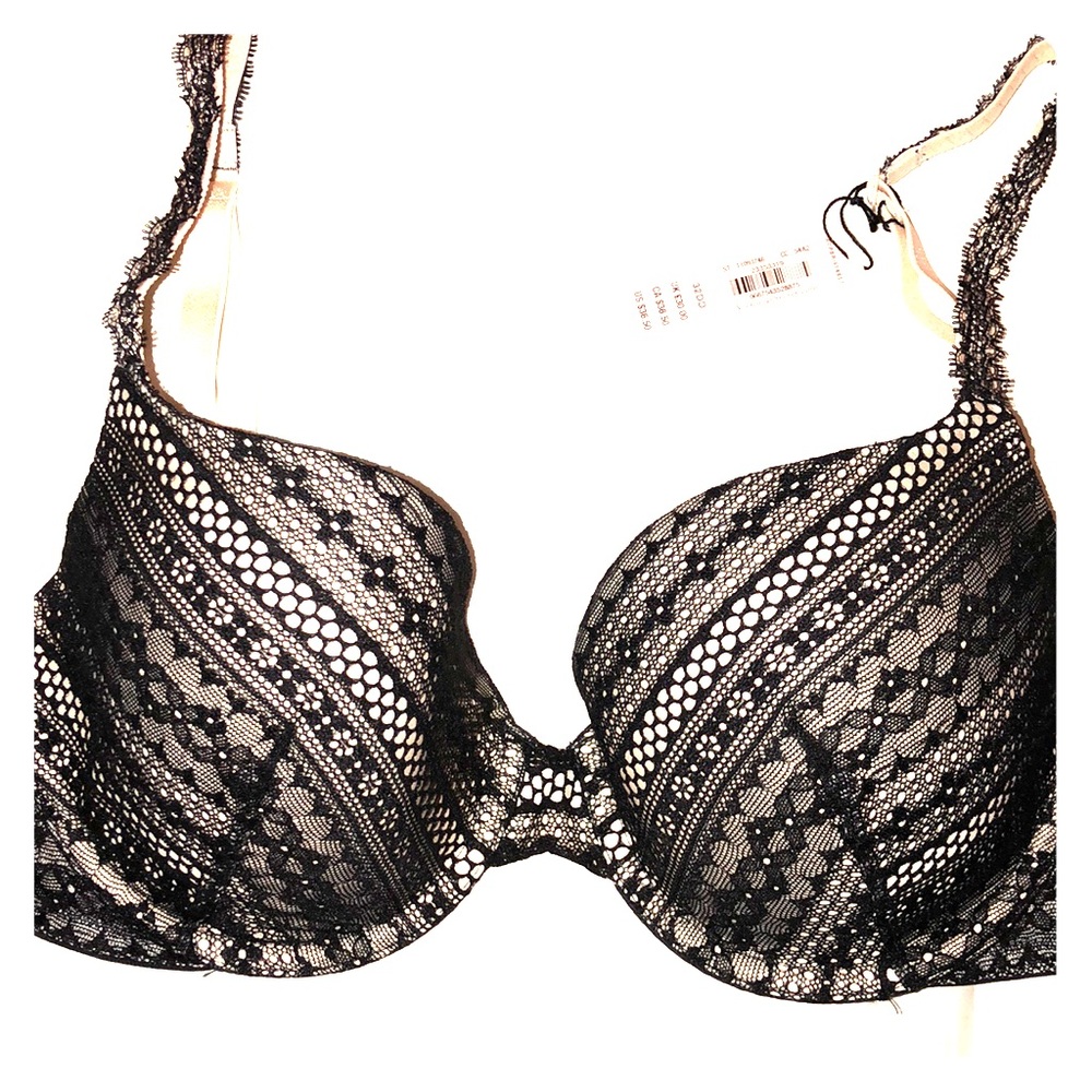Victoria’s Secret 32DD LACE Bra